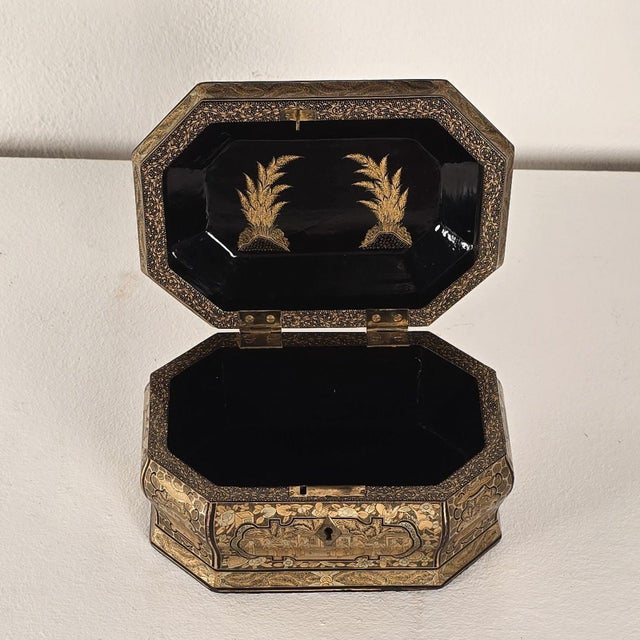 Chinoiserie 19th Century Chinese Lacquered & Gilt Tea Caddy For Sale - Image 3 of 12
