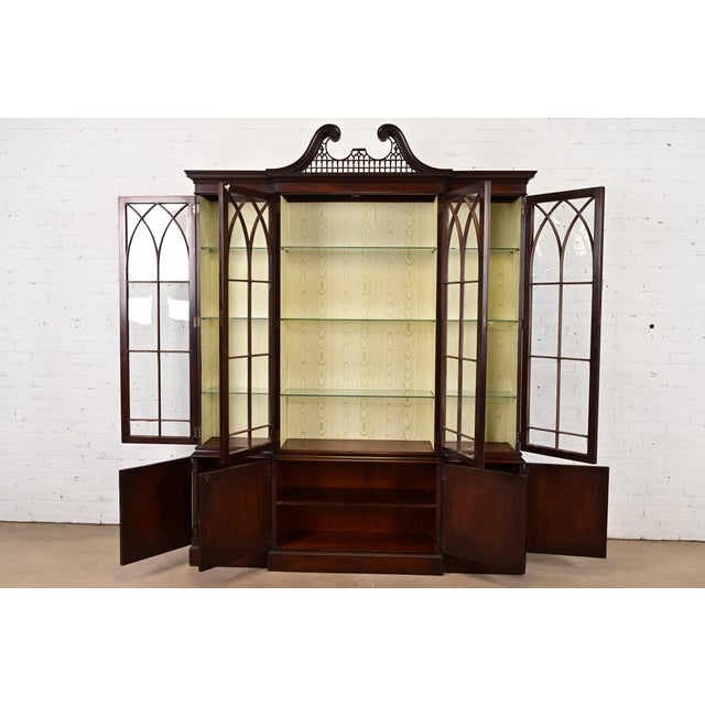 Baker Furniture Company Baker Furniture Georgian Carved Flame Mahogany Lighted Breakfront Bookcase Cabinet, Circa 1960s For Sale - Image 4 of 10