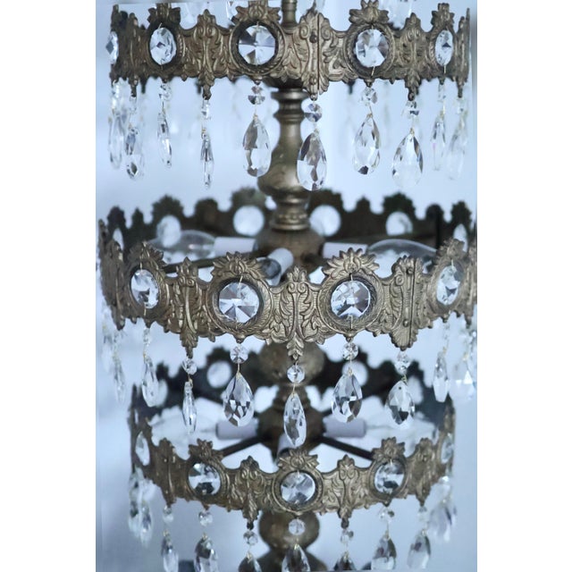 1960s Vintage Hollywood Regency Multi-Tier Crystal Waterfall Chandelier Table Lamp For Sale - Image 5 of 12