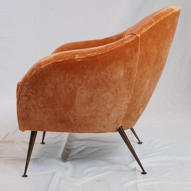 Vintage Italian Mid-Century Modern Style Velvet Lounge Chair (Newly Upholstered) For Sale In New York - Image 6 of 8
