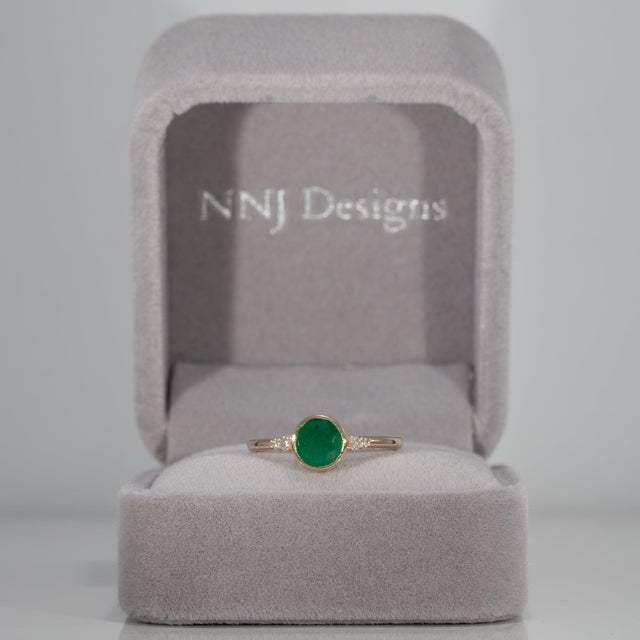 Modern Zambian Emerald Ring With Earth-Mined Diamond Accents in Solid 14k Gold, 6mm, Size 6.75 For Sale - Image 3 of 9