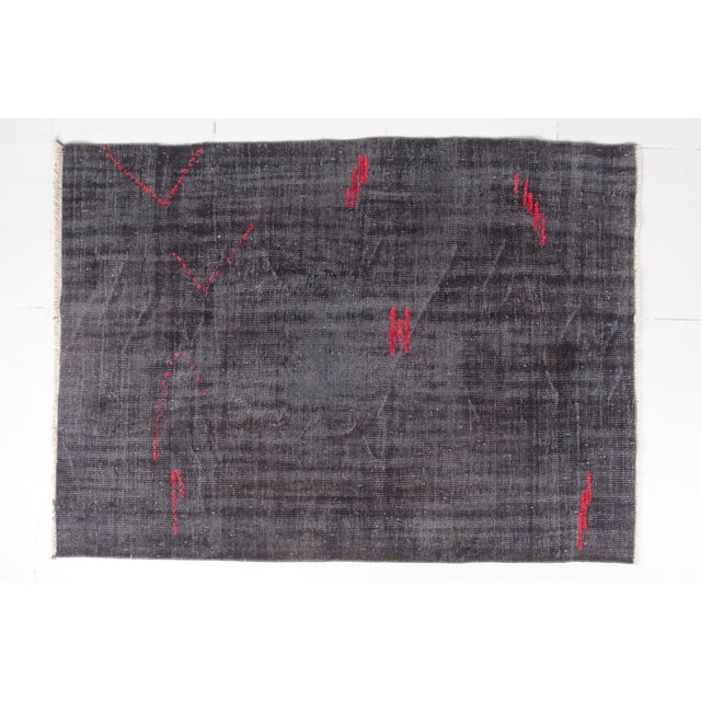 Bohemian Grey and Red Vintage Rug For Sale - Image 6 of 10