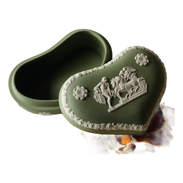 Vintage Wedgwood Jasperware Heart Box For Sale