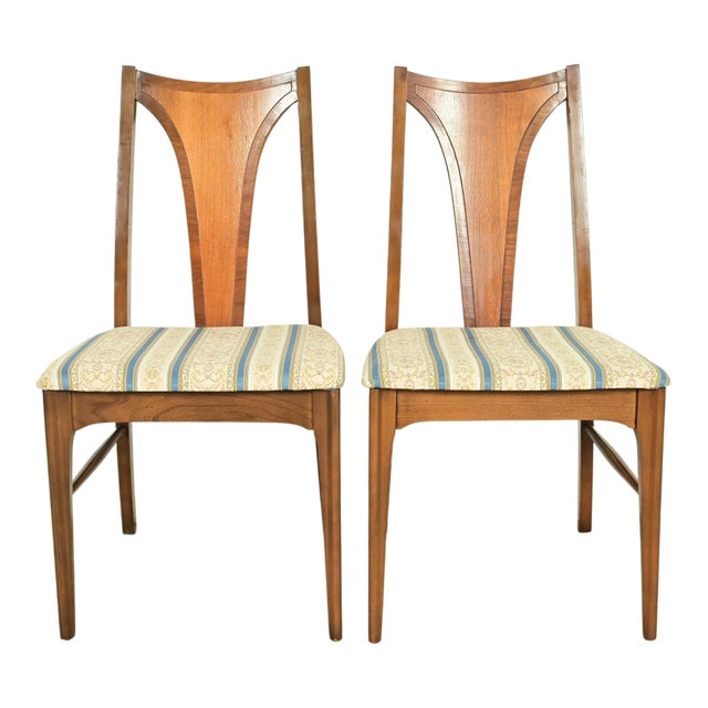 Broyhill Brasilia Mid-Century Modern Sculpted Walnut Side Chairs or Dining Chairs, Pair For Sale