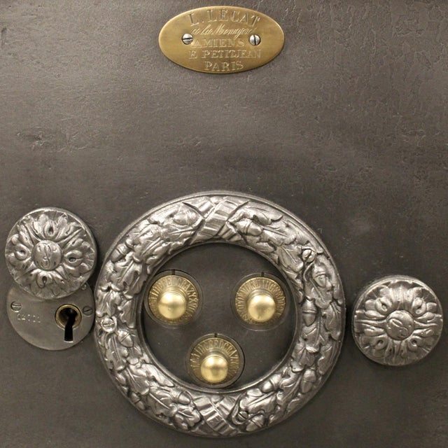 Brown Safe in Iron and Wood For Sale - Image 8 of 15