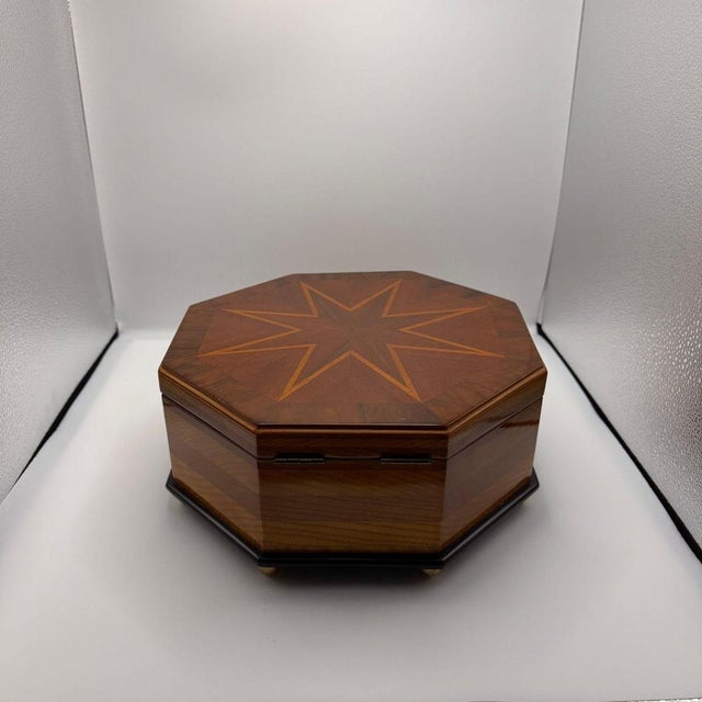 Bauhaus Octagonal Box in Ash, Walnut, Maple, Mahogany, and Velvet, Vienna, 1920s For Sale - Image 6 of 18