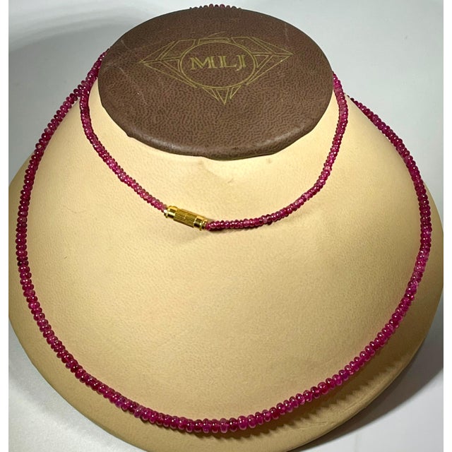 Natural 100 Carat Natural Ruby Bead Single Strand Necklace with Silver Clasp For Sale - Image 4 of 18