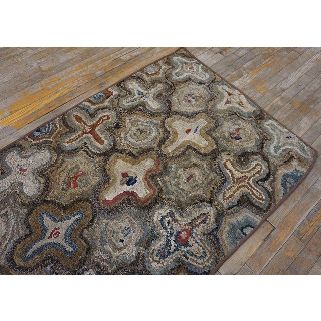 Antique American Hooked Rug, Size: 3'4" x 6'11" American Hooked Rugs Contemporary American Hooked carpet utilizing strips...