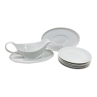 Vintage Vista Alegre Portugal "Sagres" White Swirl Gravy Boat & Saucer Set - 8 Pieces For Sale