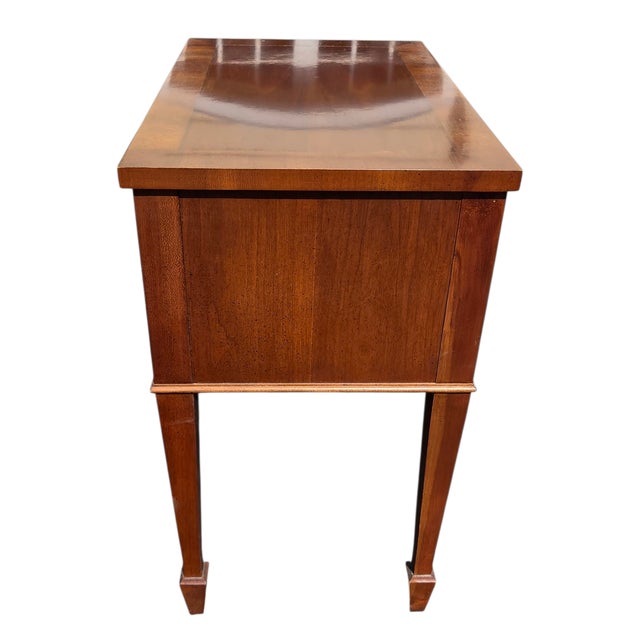 1980s 1980s Hekman Copley Place Mahogany Yew Inlaid Chairside Side End Table For Sale - Image 5 of 11