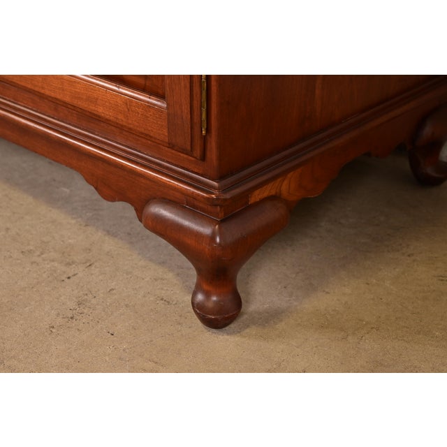 Ethan Allen American Colonial Solid Cherry Wood Sideboard Credenza, Circa 1970s For Sale - Image 11 of 15