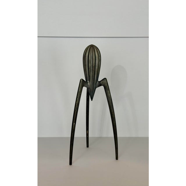 Alessi 1990s Philippe Starck for Alessi Juicy Salif Anthracite Citrus Squeezer For Sale - Image 4 of 11