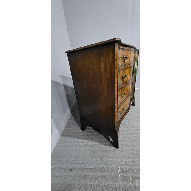 Small Georgian Serpentine Chest of Drawers, 1910 For Sale - Image 18 of 18