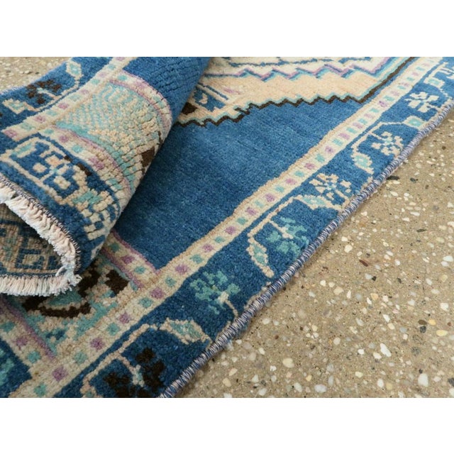 Textile Galerie Shabab Collection Mid-20th Century Turkish Anatolian Throw Rug For Sale - Image 7 of 7