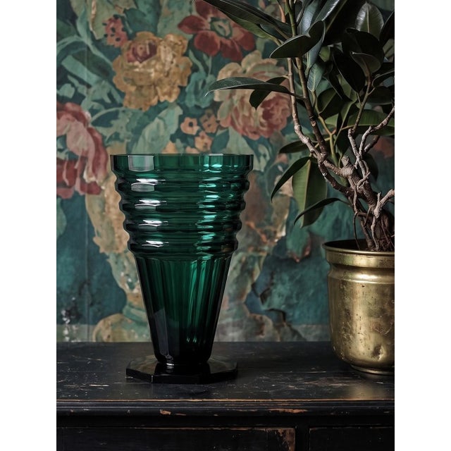 Superb large, high-quality blown crystal vase from Bohemia, in the Art Deco style, dating from around 1920-1930. It is...