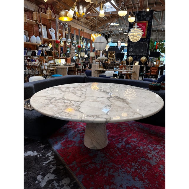 The Angelo Mangiarotti Calacatta Marble Round Oversize Dining Table from the 1970s is a stunning exemplar of Italian...