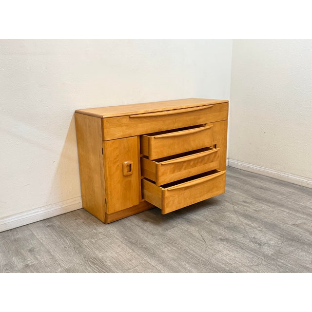 Beautiful mid century modern credenza/sideboard manufactured by Heywood Wakefield professionally restored