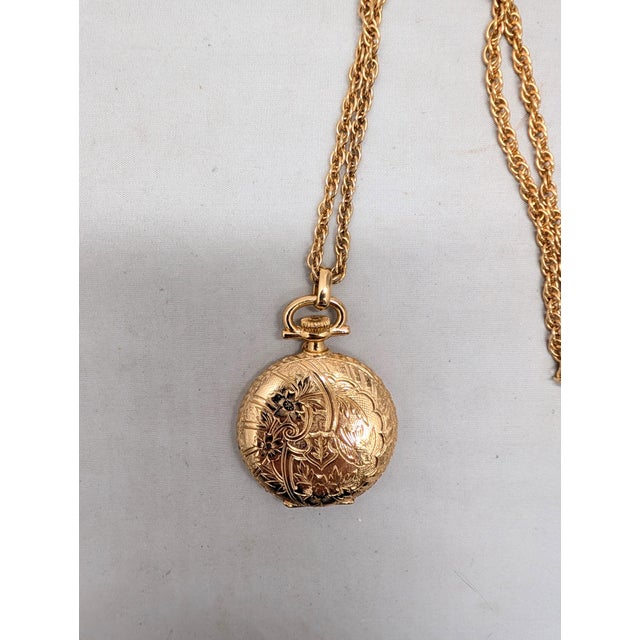 Vintage 1975 Signed Napier Goldtone "Pocket Watch" Locket Pendant Necklace For Sale - Image 13 of 18
