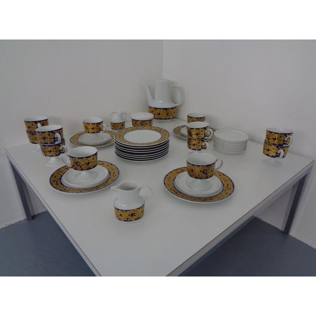 Rosenthal coffee service from the 1960s. Design: Tapio Wikkala Diameter plate 20 cm. Height cups 7.5 cm This piece has an...