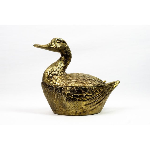 1980s Hollywood Regency Gilt Metal Duck-Shaped Ice Bucket with Hinged Lid and White Lacquered Compartment by Mauro Manetti, 1970s For Sale - Image 5 of 18