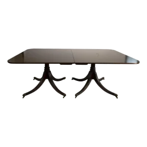 1920s American Classical Mahogany 2-Pedestal Dining Table With 2 Extra Leaves