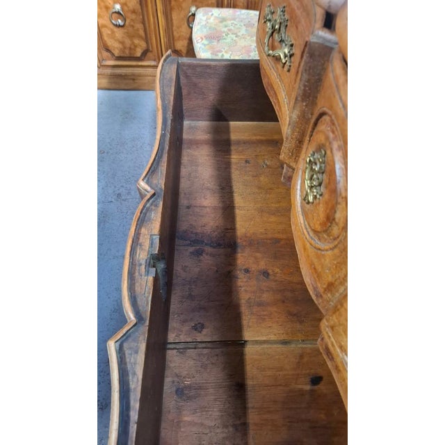 Brown 18th Century Walnut Chest of Drawers, 1790 For Sale - Image 8 of 12