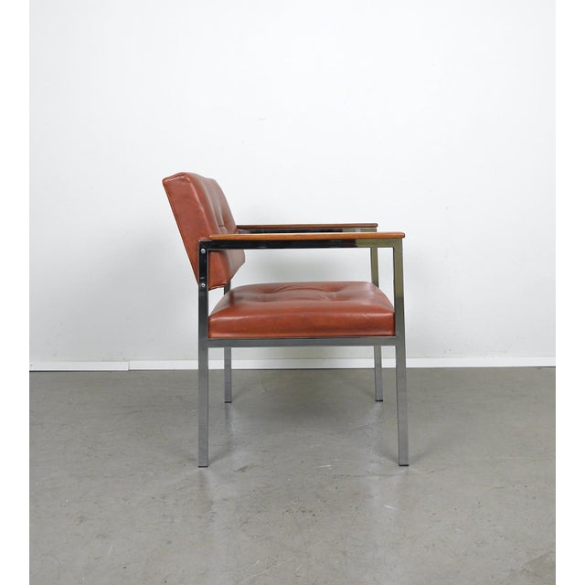 1970s Leather Chair with Wooden Armrests, Germany, 1970s For Sale - Image 5 of 17