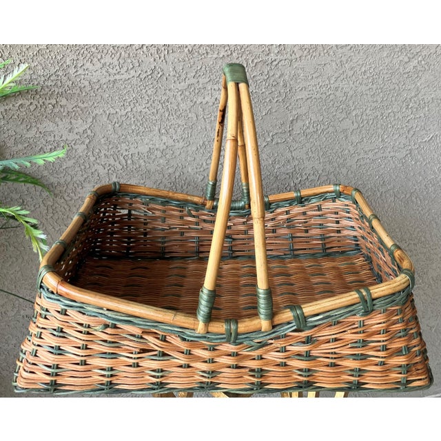 Abundantly-Sized Late 20th-Century Bamboo & Natural Willow Baker’s-Style Basket For Sale - Image 9 of 18