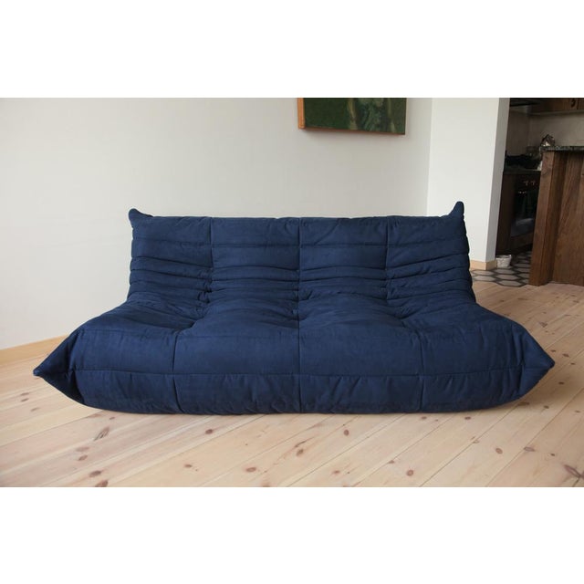 Ligne Roset Blue Microfiber Togo 3-Seater Sofa by Michel Ducaroy for Ligne Roset For Sale - Image 4 of 4