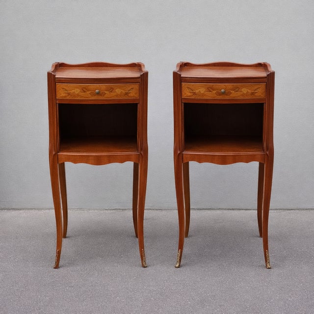 1930s Pair of French Louis XV Style Rosewood Side Tables Nightstands For Sale - Image 10 of 11