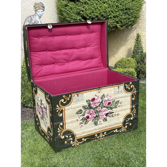 Trunk in Painted Wood For Sale - Image 6 of 13