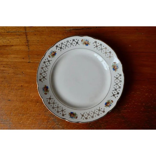 Whether for a lunch on the grass or an elaborate dinner, this service will charm by its bohemian and chic country spirit....