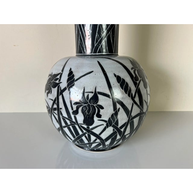 1980s 1980's Vintage Carris Hand Painted Tall Bud Pottery Vase For Sale - Image 5 of 12