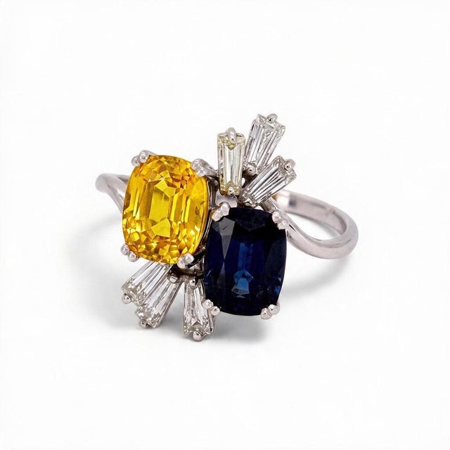 Vintage 18k Gold Toi Et Moi Ring — Two Unheated Basaltic Sapphires & Trapeze-Cut, Size 6.5 For Sale - Image 4 of 8