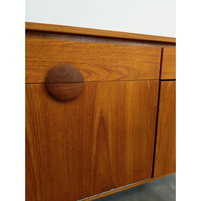 Vintage Mid Century Modern Teak Credenza by Austinsuite, Attributed For Sale - Image 11 of 11