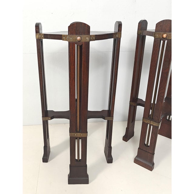 Arts and Crafts Side Tables in Stained Oak and Brass and Copper Accents, 1890s, Set of 2 For Sale - Image 6 of 12