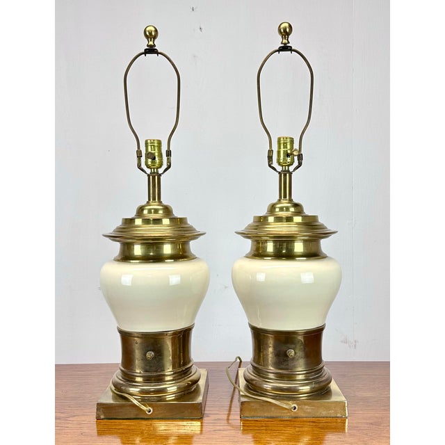 Mid 20th Century Chinoiserie Cream Ceramic & Brass Table Lamps For Sale - Image 9 of 12