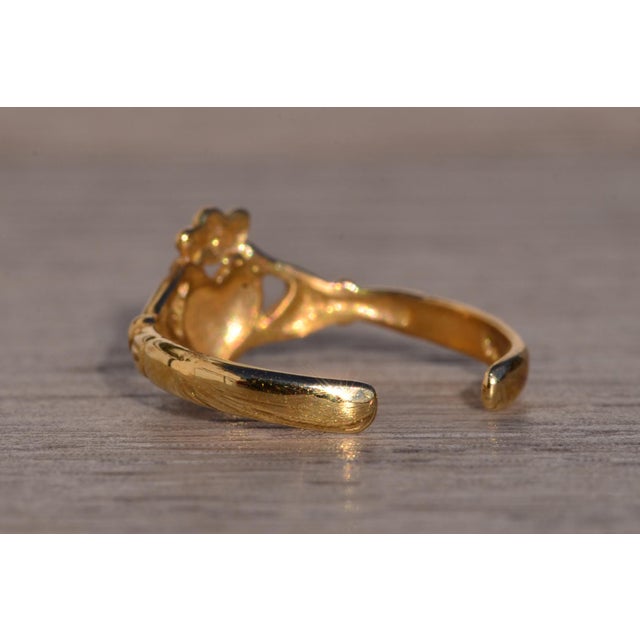 1990s The 123rd Avenue: Yellow Gold Claddagh Ring with Adjustable Shank For Sale - Image 5 of 10