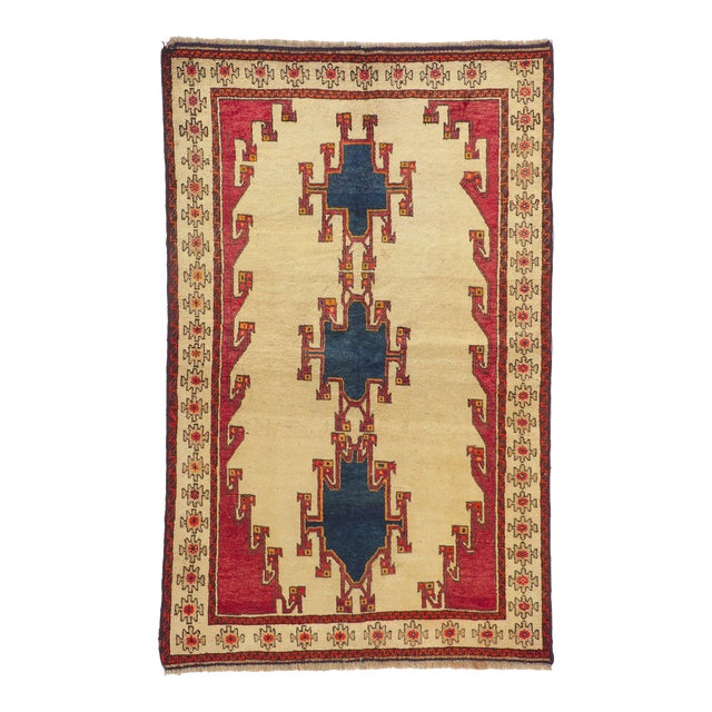 Vintage Persian Shiraz Rug - 04'08 X 07'04 For Sale