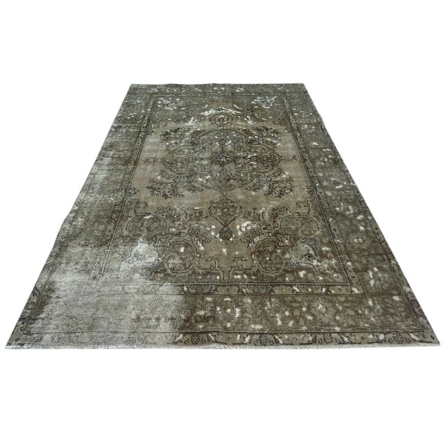 Vintage rug | Size: 285 x 191 cm | Hand-knotted | Material: Wool | Condition: Good, with modern design | Unique coloring...