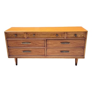 Vintage 1960s Henredon Heritage Brutalist Oak Wood 7-Drawer Dresser For Sale