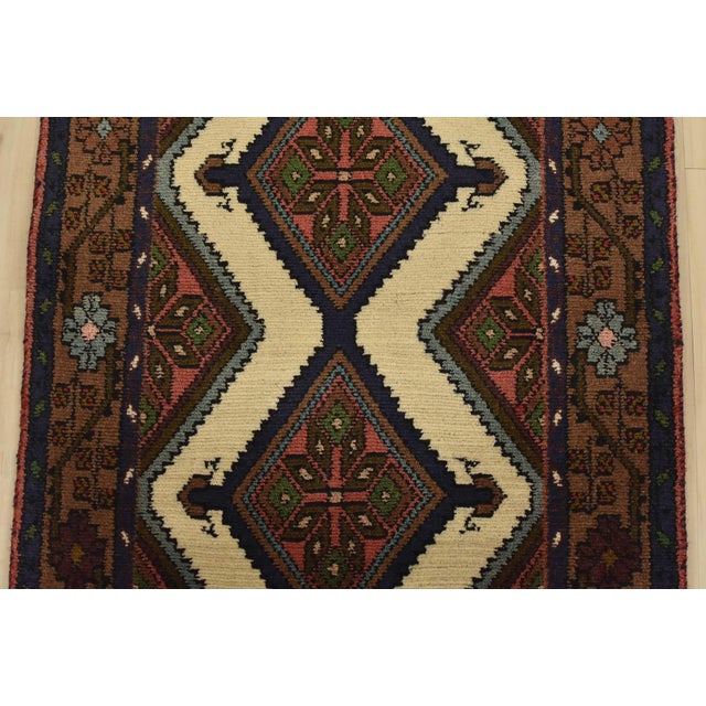 1990s Hamedan Runner 2’8” X 9′ Ivory Wool Vintage Tribal Hand-Knotted Oriental Rug For Sale - Image 5 of 12