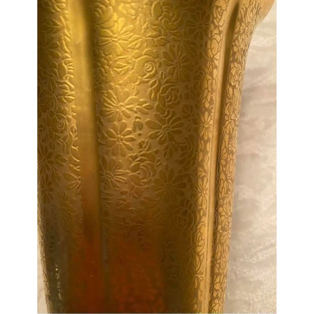 1930s Vintage Pickard China Gold-Encrusted Vase "Rose and Daisy" Pattern For Sale - Image 5 of 5