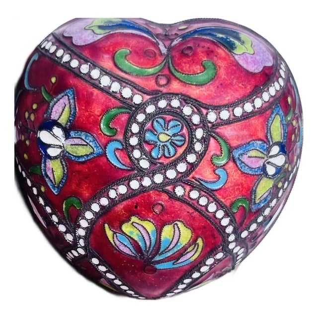 Vintage Cloisonné Enamel Heart-Shaped Trinket Box – Red Ground, Floral Motif, Silver-Blue Technique For Sale
