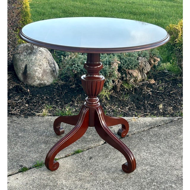 Brown Vtg. Ethan Allen Georgian Style Pedestal End/Side/Center Table For Sale - Image 8 of 15