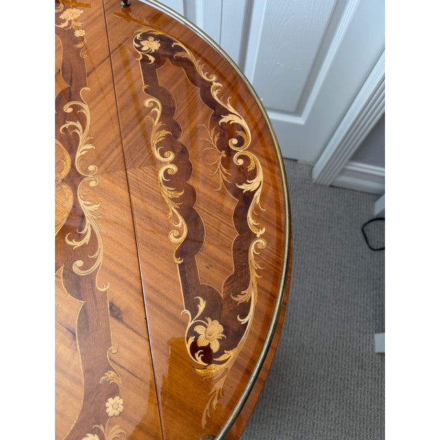 Bar Cart Inlaid Marquetry Hollywood Regency Italian Vintage Tea excellent condition and made in Italy wood top extends via...