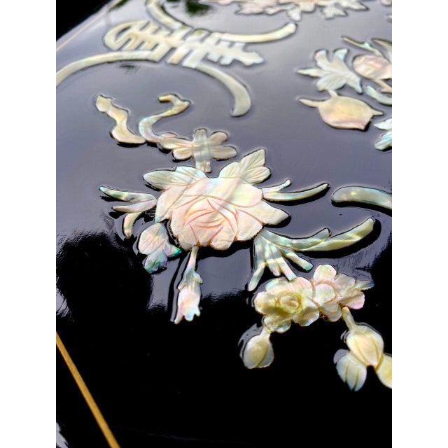 Vintage Chinese Black Lacquer Mother-of-Pearl Inlaid Hexagonal Banchan Serving Box For Sale - Image 11 of 14