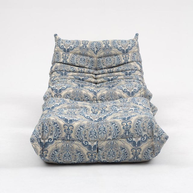 1970s Togo Lounge Chair and Pouf in Pattern Fabric by Michel Ducaroy for Ligne Roset, 1973, Set of 2 For Sale - Image 5 of 18