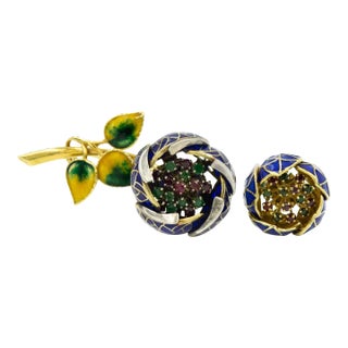 Plique à Jour Enamel Ruby Emerald en Tremblant Flower Gold Brooch Matching Ring - 2 Pieces For Sale