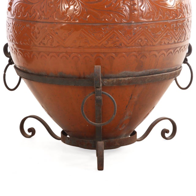 1940s Pair of Spanish Earthenware Pots on Wrought Iron Bases, C. 1940 For Sale - Image 5 of 5